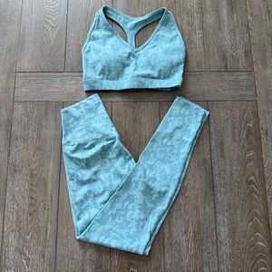 EUC BuffBunny Women's Rapids Blue Camouflage Sports Bra and Leggings Set
